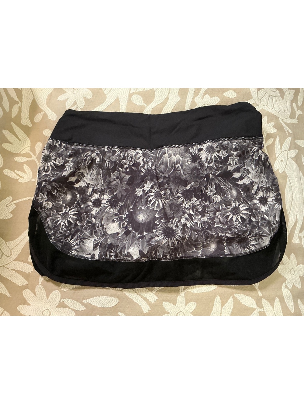 Lululemon Hotty Hot Skirt Sz 4